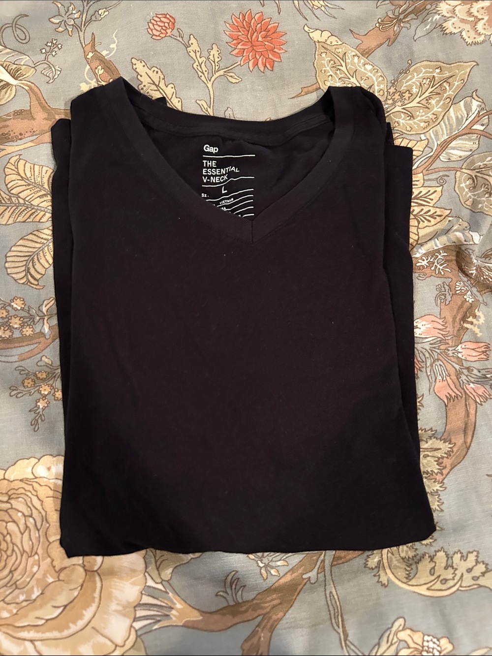 GAP Men's Short-Sleeve V-Neck Tees - 2 Black, Olive, Charcoal, Navy - Picture 4 of 7
